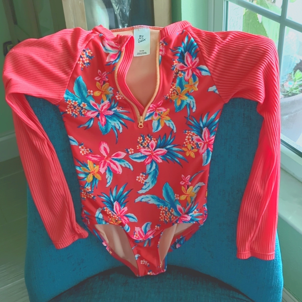 3/$25 Girls Long sleeved swimsuit GUC